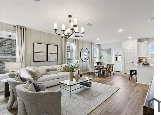 6 bed, 2720 sqft, $3,800 — Photo 2