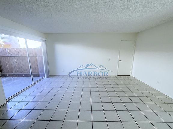 5th image of 2300 Vanderbilt Ln APT 1