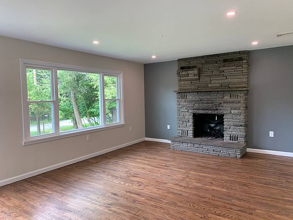 2nd image of 360 Laurel Ave