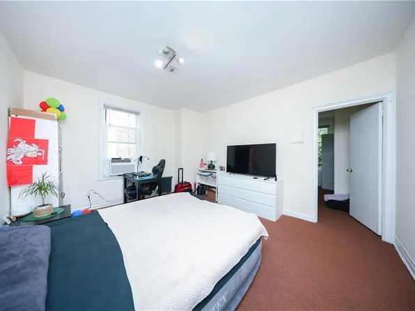 2391 East 3rd Street image 10 of 33