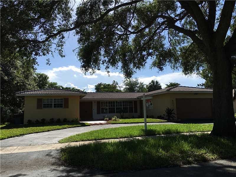 2nd image of 601 Ridgewood Ln