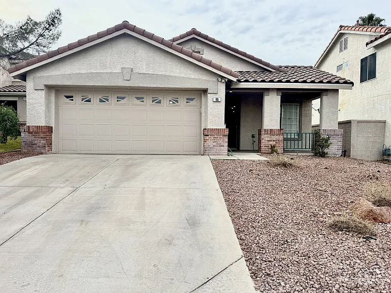 95 Tanglewood Dr — Photo 2