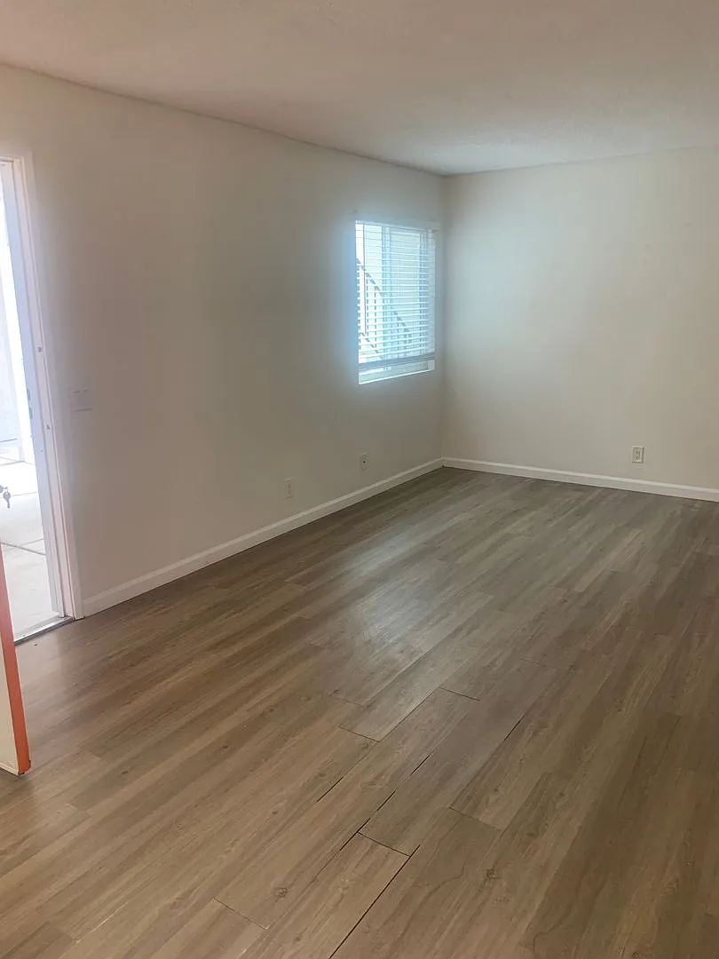 2231 Burroughs St — Photo 2