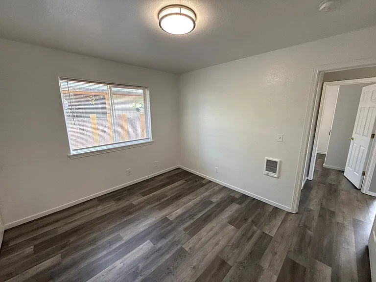 1265 Poplar St — Photo 10