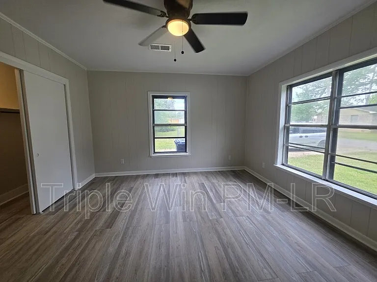 104 E Georgia St — Photo 20