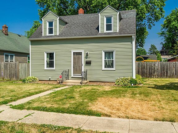 3rd image of 4921 Arlington St