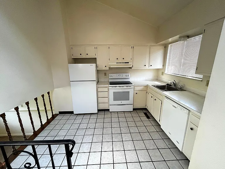 1613 Edora Rd — Photo 3