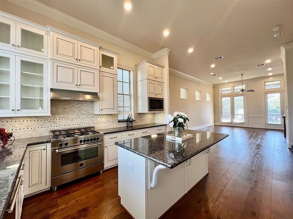 1st image of 4021 Woodshire Village Est
