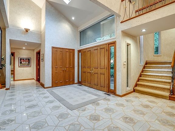 4th image of 140 Basswood Ln