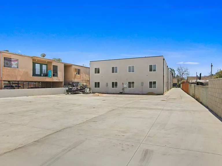 647 W 92nd St #1/2 — Photo 17