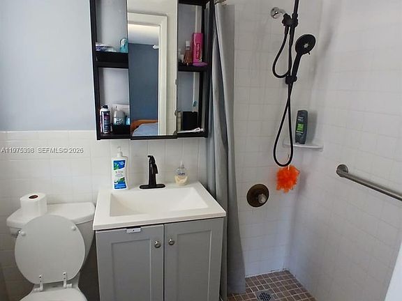 4th image of 901 N Birch Rd #9B