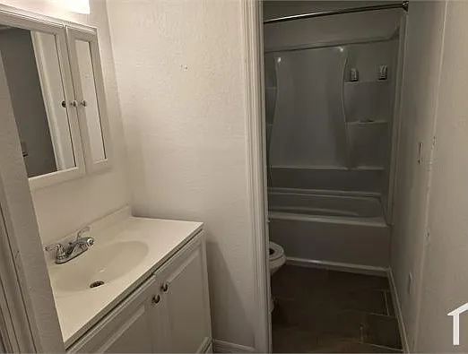 520 Drury Ln #520 — Photo 10