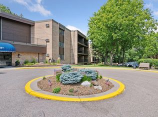 5697 Green Circle Dr APT 316, Minnetonka, MN 55343