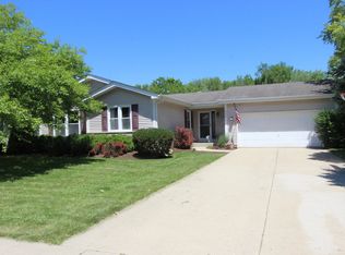 3424 W Lorient Dr, McHenry, IL 60050