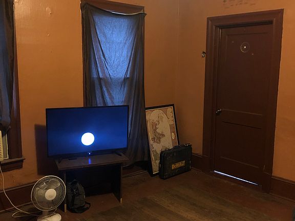 3rd image of 1109 Camden Ave