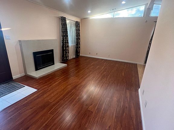5th image of 2447 Warburton Ave