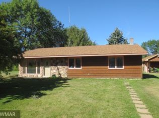 123 Lakeview Dr, Warroad, MN 56763