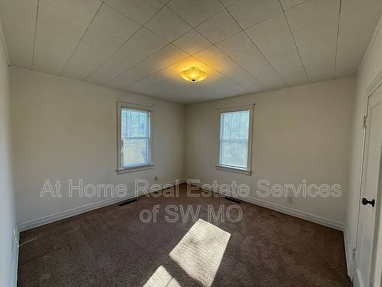 621 E Portland St — Photo 5