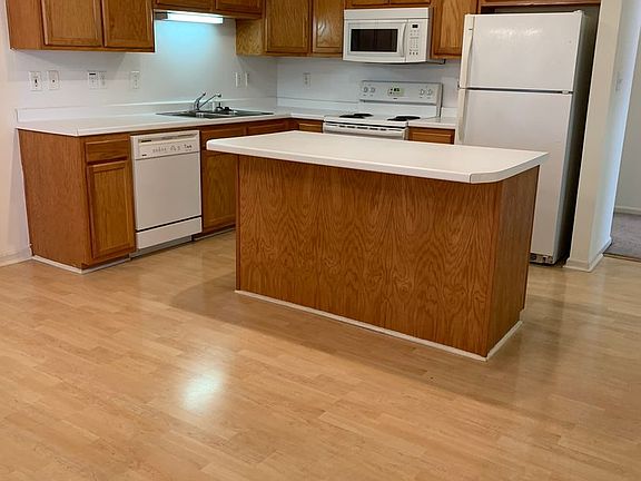 3rd image of 150 Springwood Ln