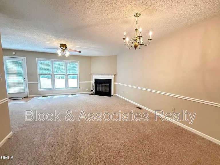 120 Greenmont Ln — Photo 6