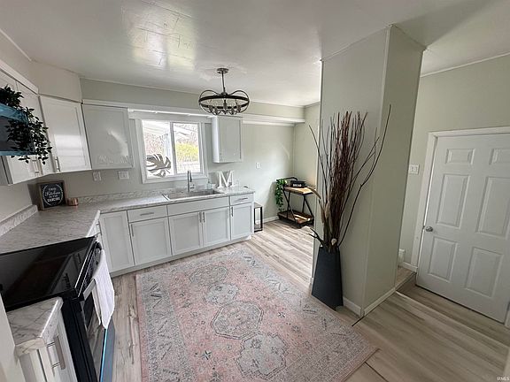 4th image of 1008 E Spraker St