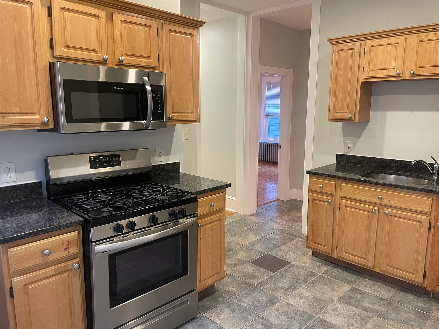 3 bed, 1100 sqft, $3,289 — Photo 1