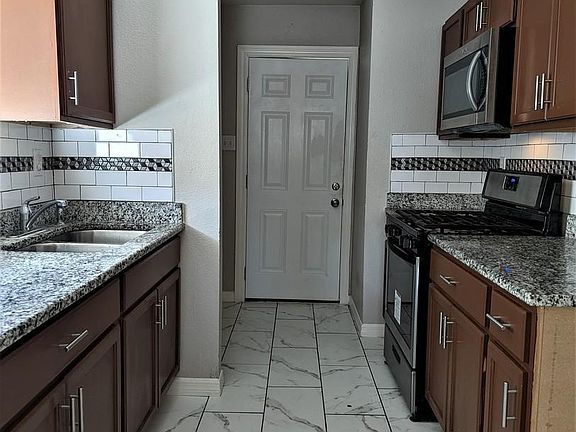2nd image of 206 Rivertree