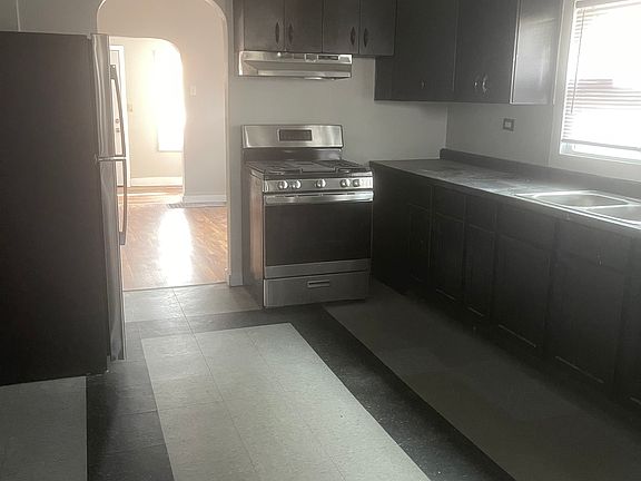 4th image of 3918 Evergreen St