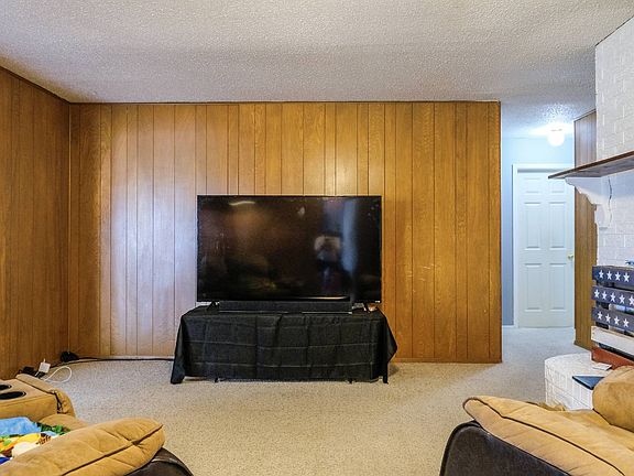 4th image of 218 Edgewood Dr