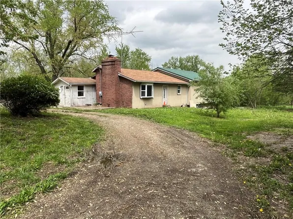 304 & 308 E Railroad Ave, Stewartsville, MO 64490