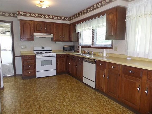 3rd image of 755 Cohassett Dr