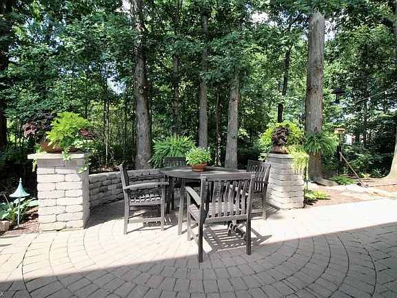 3rd image of 38 Clayton Ct