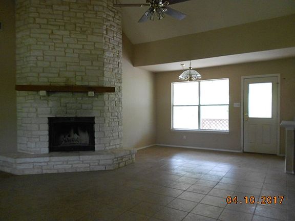 5th image of 120 Kerrville Country Dr