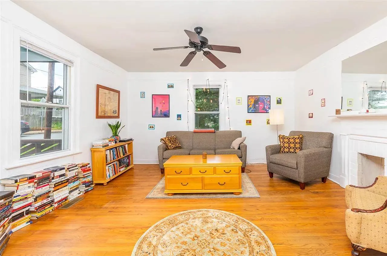 3 bed, 2130 sqft, $2,700 — Photo 3