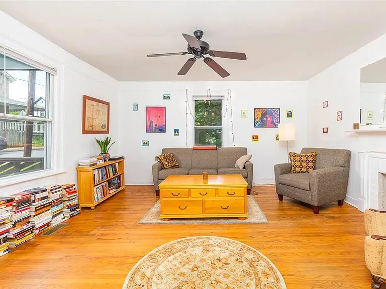 515 Brown St — Photo 3
