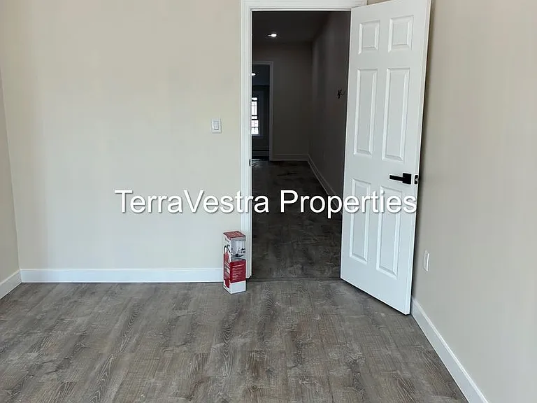 216 Broadway — Photo 12