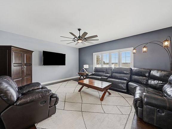 5th image of 207 Hickory St