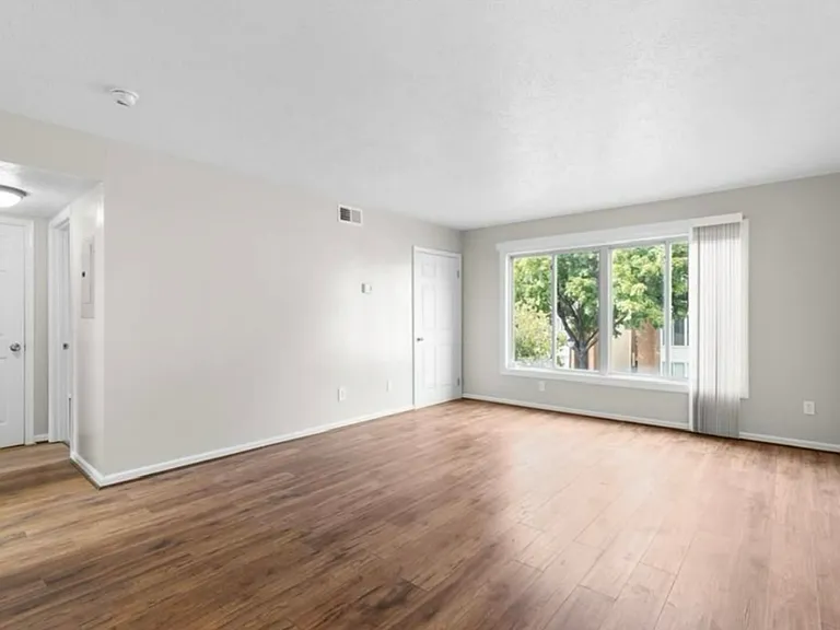 30 Pacific Dr #1 — Photo 3