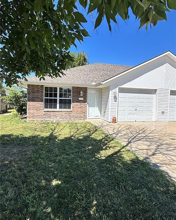 1st image of 1406 SW Blue Branch Dr