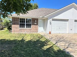 1406 SW Blue Branch Dr, Grain Valley, MO 64029