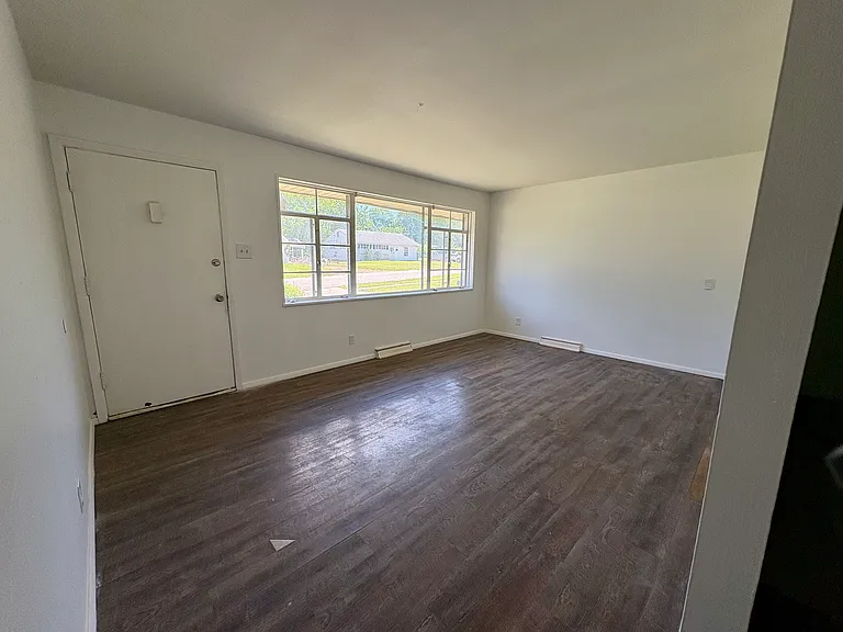 5547 Holborn Dr — Photo 3
