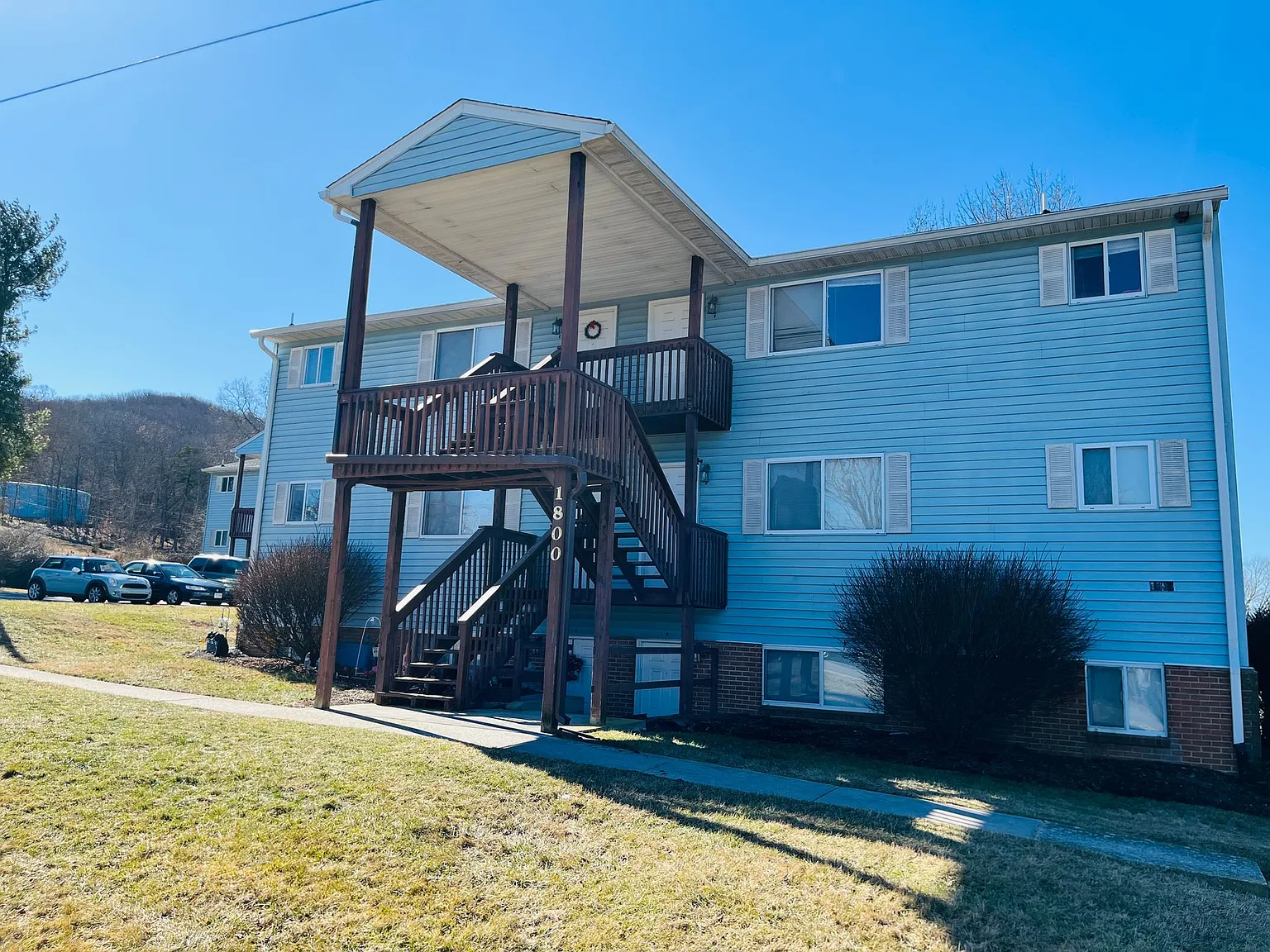 3 Bedroom, 2 Bath Apartment — Photo 1