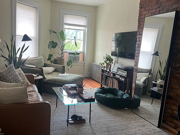 5th image of 155 Russell St APT 1