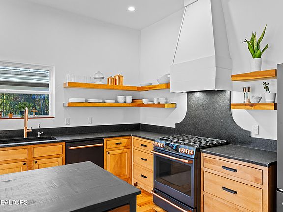 14th image of this home