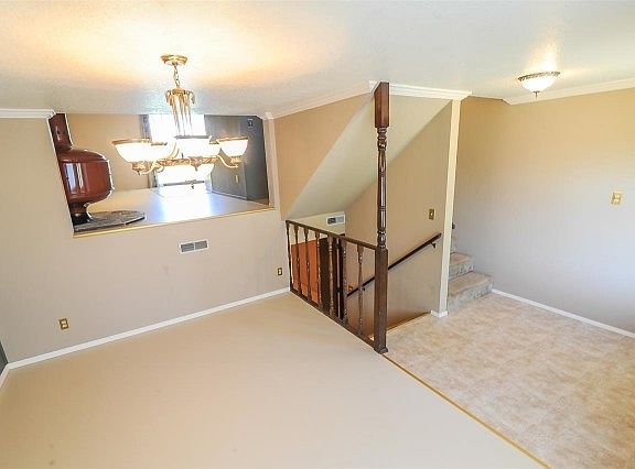 3rd image of 726 Redwood Ln