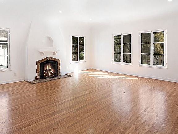 5th image of 643 1/2 S Cloverdale Ave