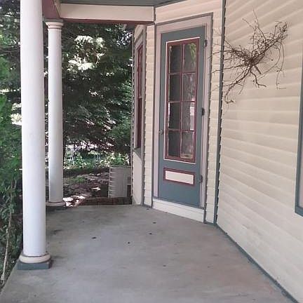 3rd image of 214 W Lincoln St