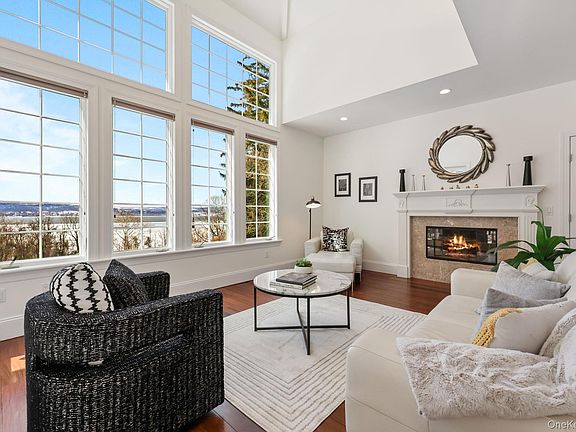 3rd image of 1320 N Albany Post Road