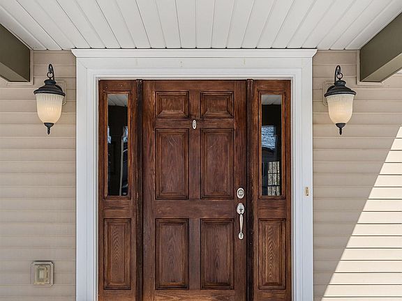 3rd image of 2831 Westview Dr