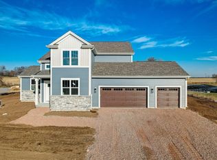 N77W25416 Ridgeline Ct, Sussex, WI 53089